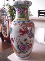 Porzellan Bodenvase / Japan.-/ Chinesische Herkunft Schleswig-Holstein - Lübeck Vorschau