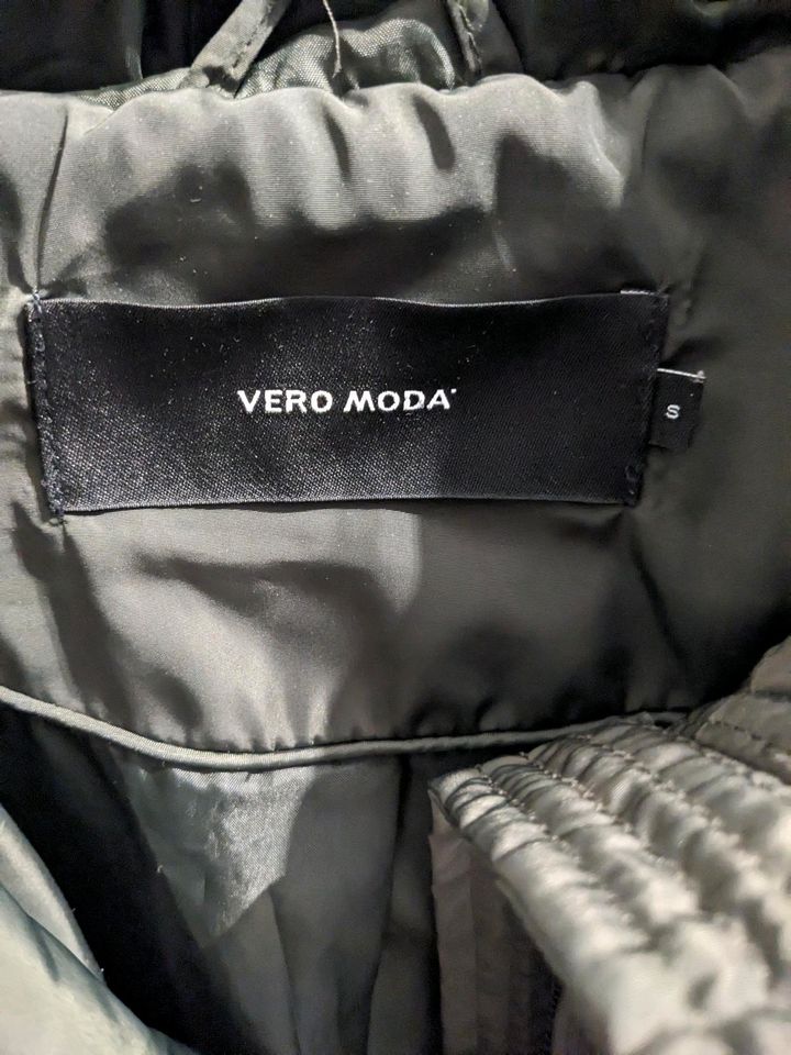 Winterjacke von Vero Moda kaum getragen in Senden