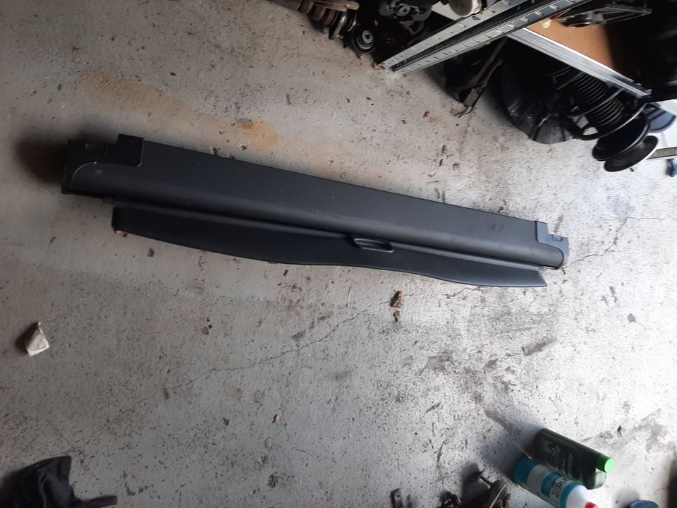 Bmw X3 E83 Laderaumabdeckung Kofferraumabdeckung Roller in Herten