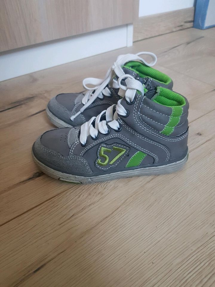 Sneaker Halbschuhe Gr. 26, Junge fast neu in Wachau