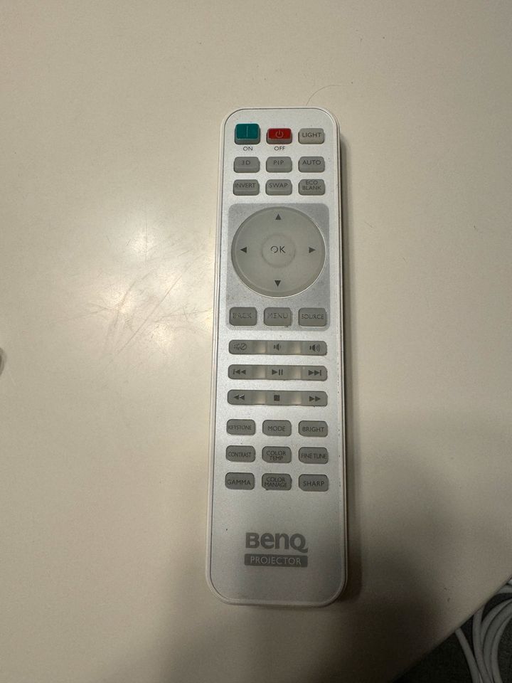 Benq Beamer inkl Halterung in Obergünzburg