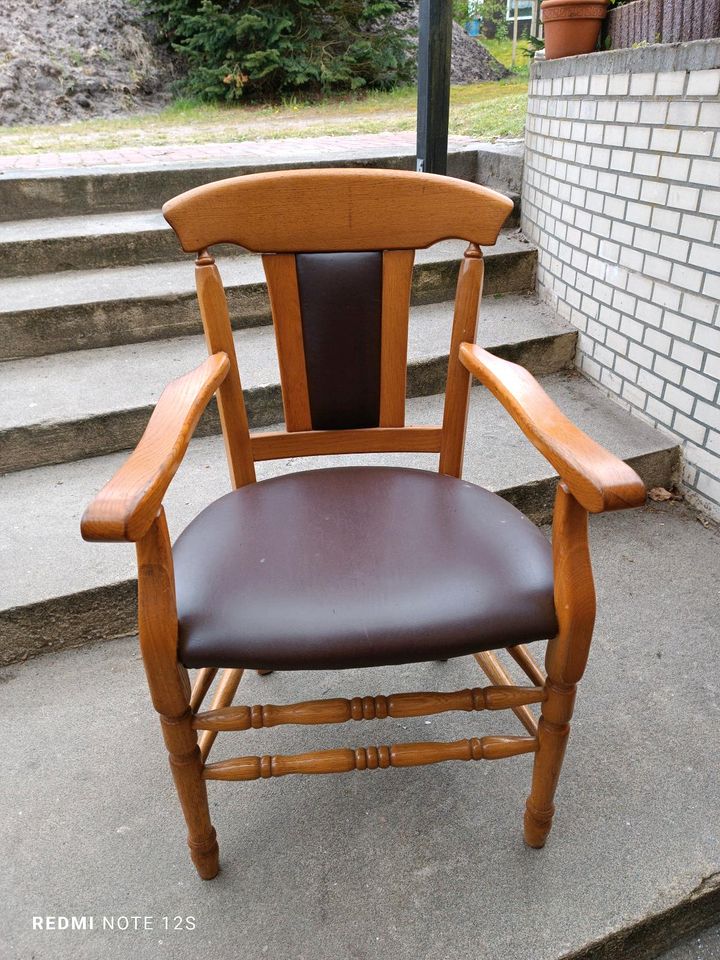 Sehr schöne  königlich Stühle in rot ,5+1 rustikal. Voll Eiche. in Cadenberge