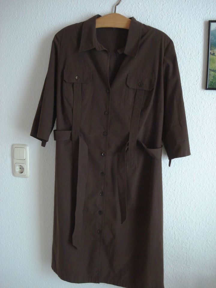 Hemdblusen Kleid Gr. 44 Braun mit Bindegürtel 105 cm lang in Ahrensburg