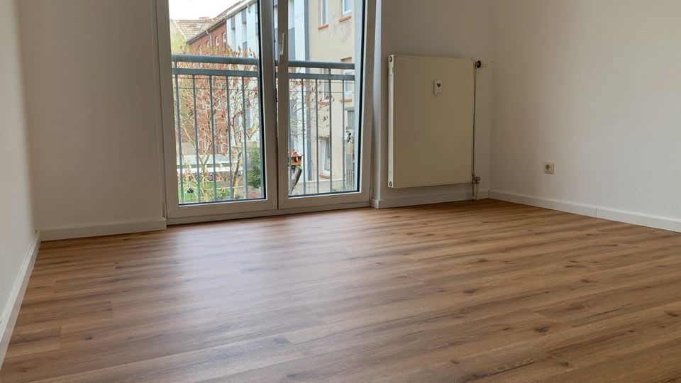 Erstbezug nach renov. 2 Zimmer Wohnung mit Einbauküche und Balkon in Dessau