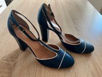 Leder High Heels, Sandalen, T-Spangenpumps  Neu marineblau Gr. 39 Sachsen - Machern Vorschau