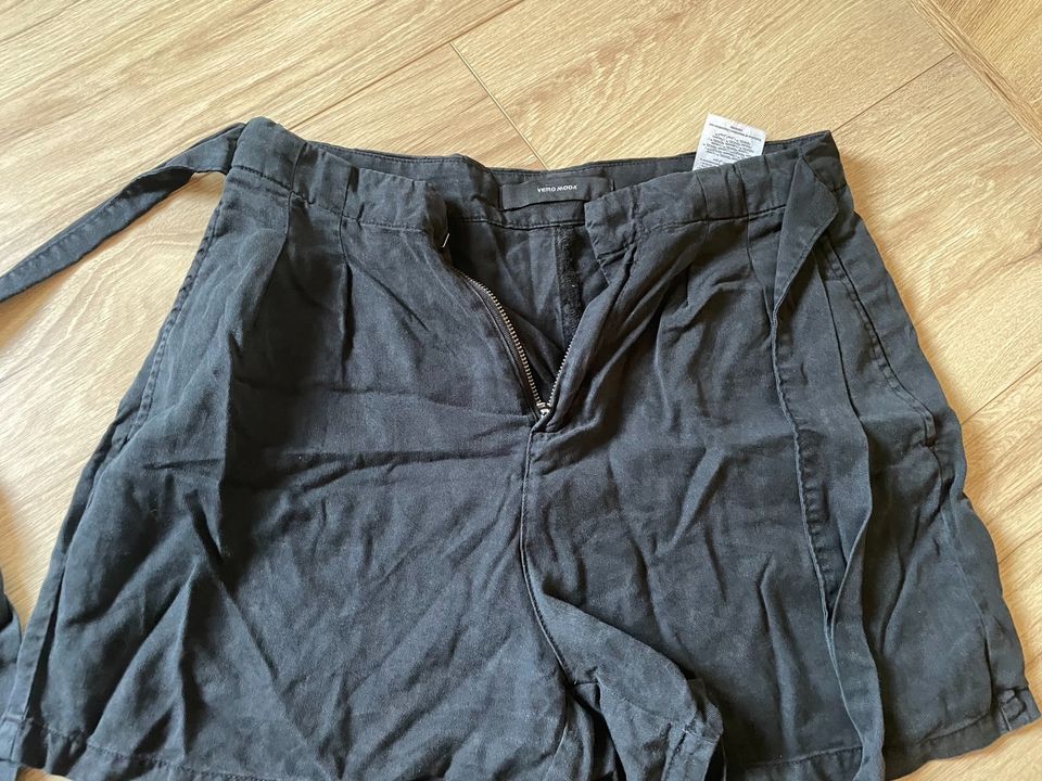 Vero Moda Shorts S, schwarz zum binden in Hodenhagen