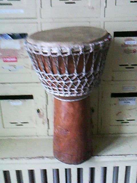 Djembe Trommel mit gutem Klang 60x33 cm in Berlin