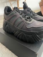 BERSHKA Damenschuhe buffalo leuchtend schwarz holo größe 40 sneak Berlin - Reinickendorf Vorschau