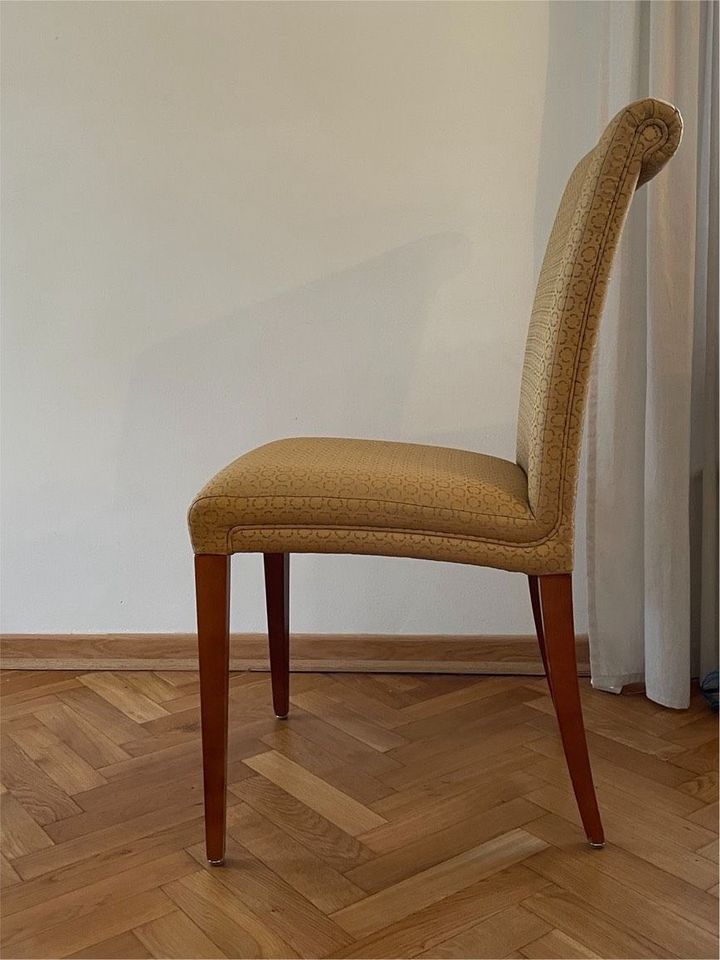 4 Esstisch-Stühle der italienischen Firma Poltrona in Molfsee