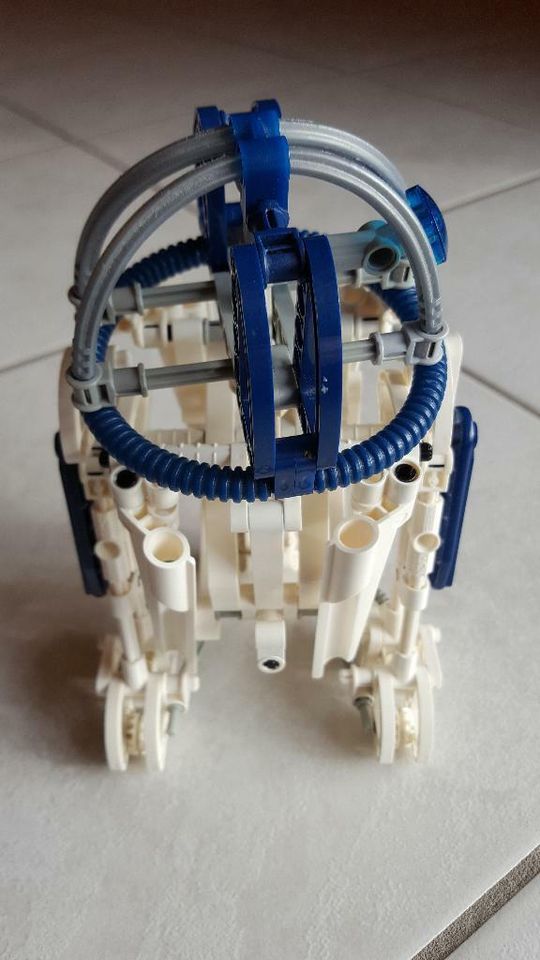 Lego Star Wars 8009 R2-D2 Roboter Android mit Bauanleitung in Elsdorf-Westermühlen