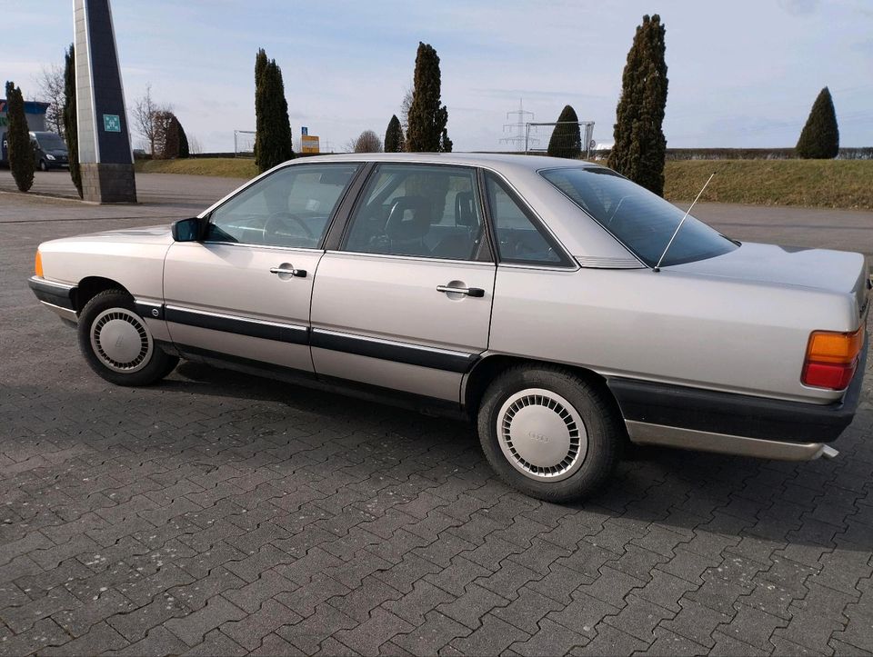 Audi 100 Oldtimer 2.3 Benziner mit Tüv in Gau-Algesheim