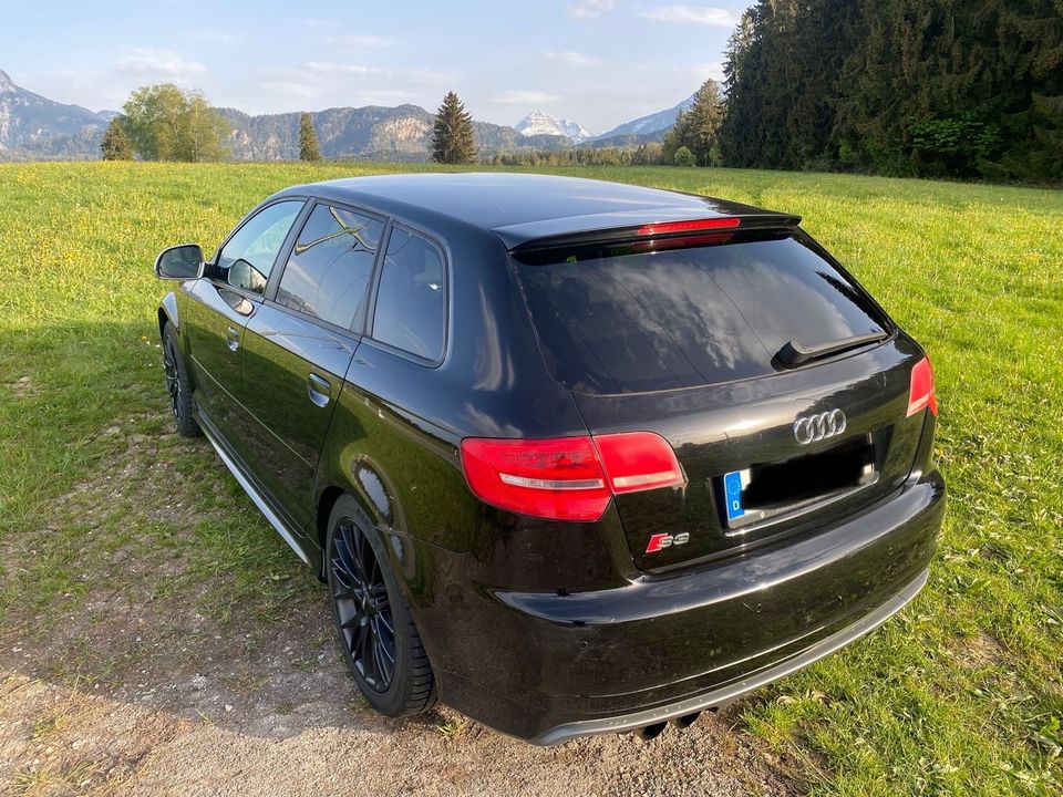 Audi S3 schwarz inkl. zweites paar Audifelgen, silber in Freising