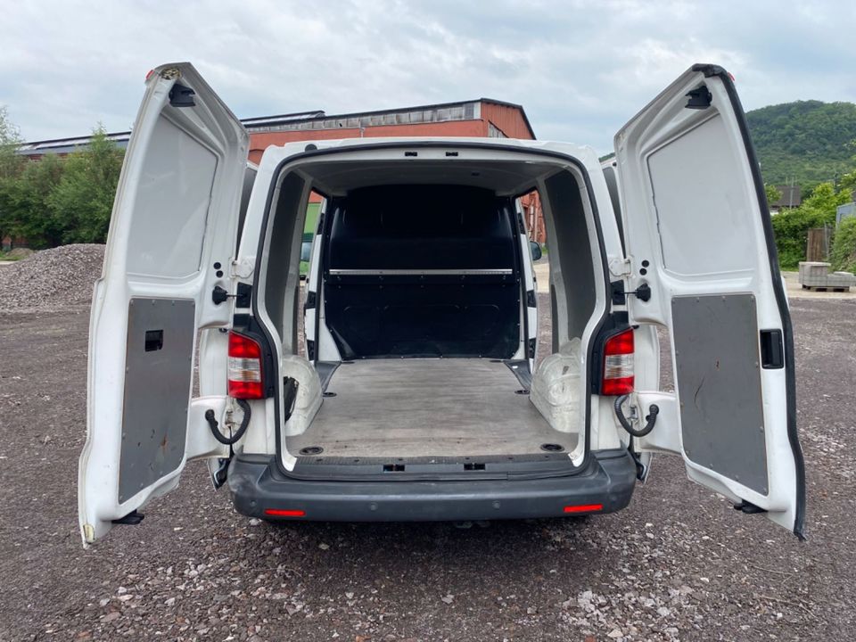 Volkswagen T5 Transporter Kasten-Kombi Kasten in Rheinbrohl