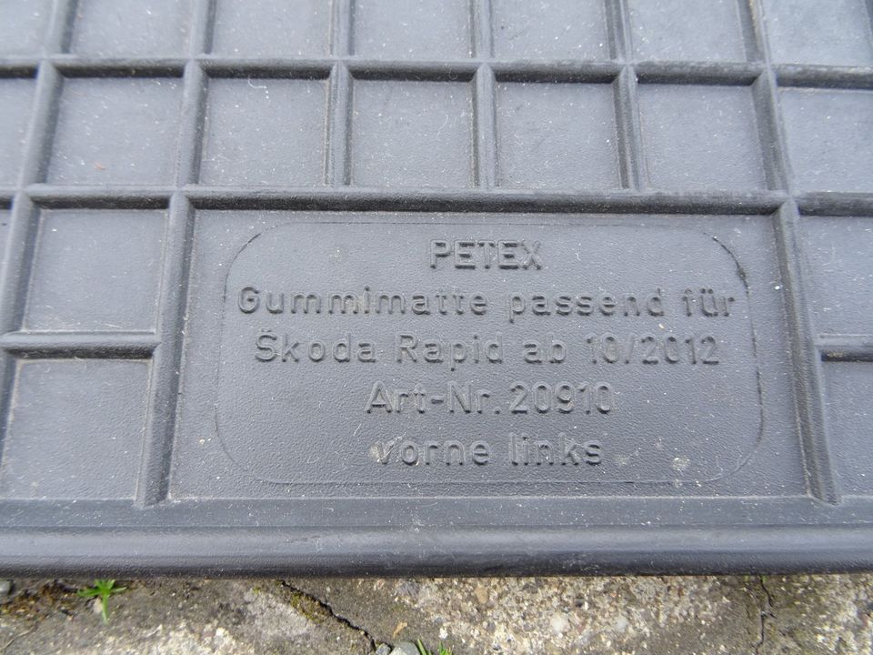 Orig. Petex Skoda Rapid Gummimatten Fußmatten Komplett Set in Bad Harzburg