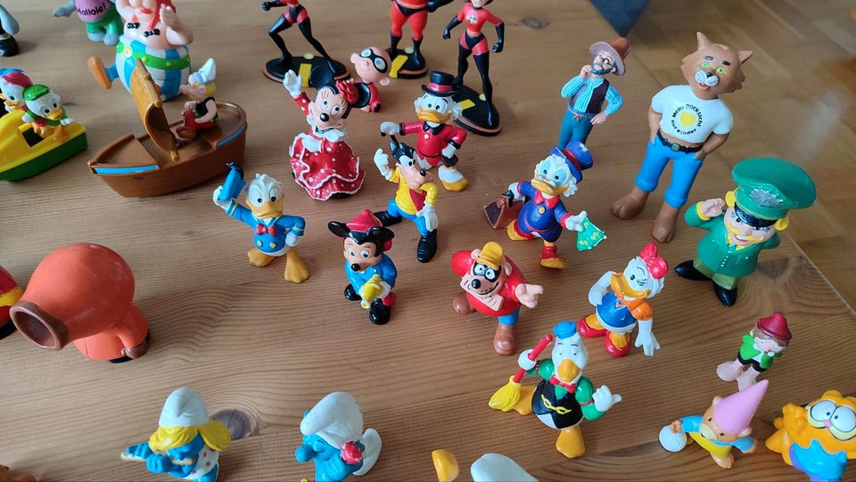 Gummifiguren Konvolut 47 Figuren: Snoopy Schlümpfe Disney etc. in Bergisch Gladbach