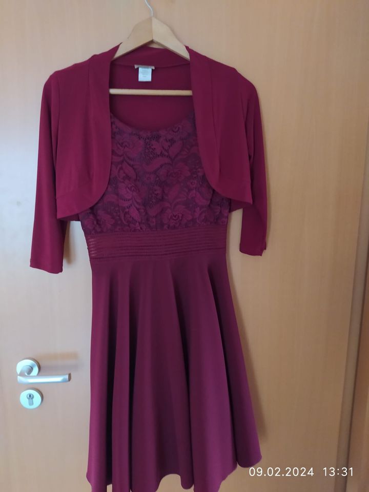 Konfirmation Abschluss-Kleid Gr. S wie neu, weinrot, Marke Felani in Waldachtal