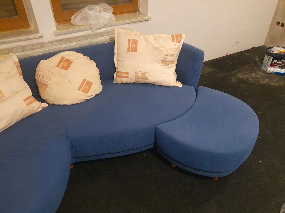 Couch Jugendcouch blau rund Fußteil in Obergriesbach