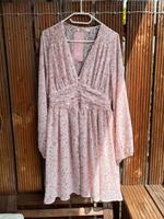 Neu mit Etikett Vanezia Kleid mit Knopfleiste kurz rosa Hochzeit Niedersachsen - Harsefeld Vorschau
