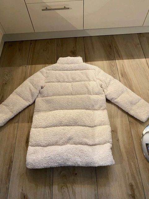 Ungetragen Juvia Daunenmantel Teddyfell creme XL 589€ in Neuharlingersiel