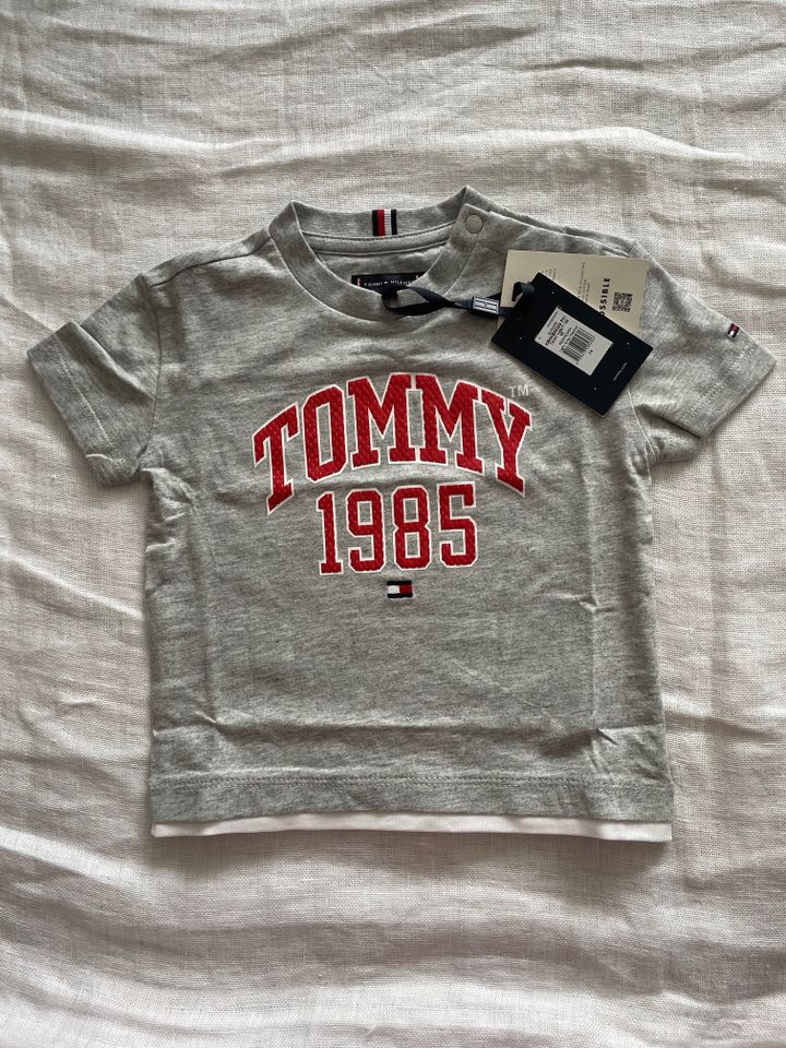 Tommy Hilfiger T-Shirt grau Neu Gr. 74 in Hamm