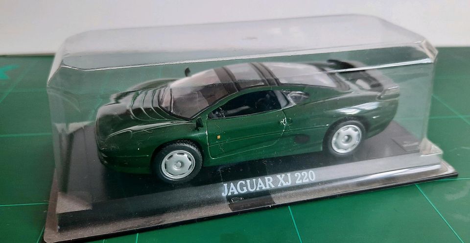 Jaguar XJ 220, Sammlermodell 1:43 in Bremen