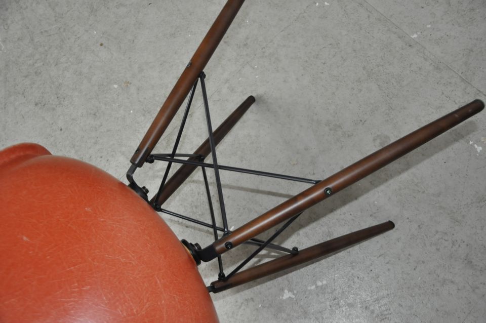 Original Vitra Charles Eames Fiberglas Chair Stuhl mit Dowel Base in Lahr (Schwarzwald)