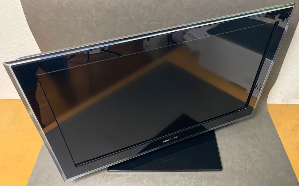 Samsung LE32D579K 32" Full-HD Fernseher/TV in sehr gutem Zustand in Bosau