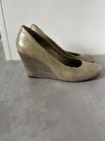 Hohe Schuhe Khaki grün Gr 38 high heels Pumps Nordrhein-Westfalen - Bottrop Vorschau