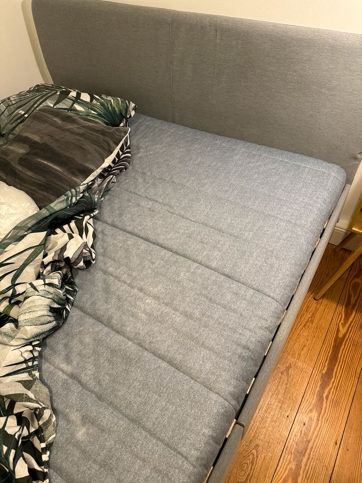 IKEA SLATTUM BETT 160x200 wie neu mit Matratze und Lattenrost in Hamburg