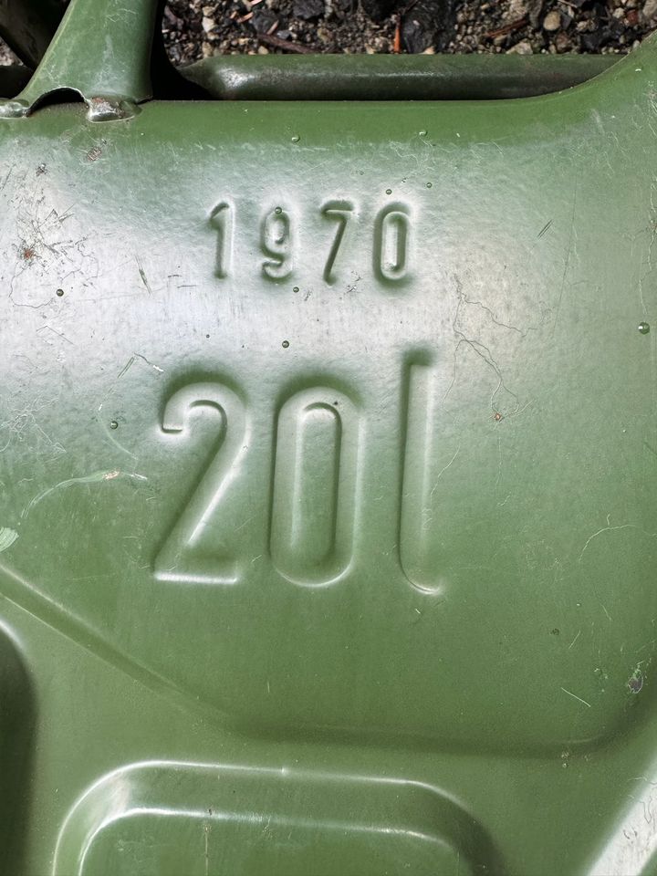 Alter grüner 20l Metall Benzinkanister, Bellind 1970 in Rösrath