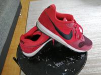 Nike Sneaker rot Gr. 42,5 Hessen - Braunfels Vorschau