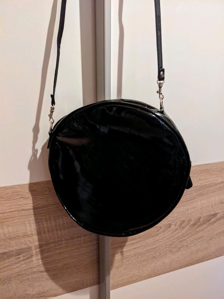Handtasche schwarz lack ungetragen in Itzgrund