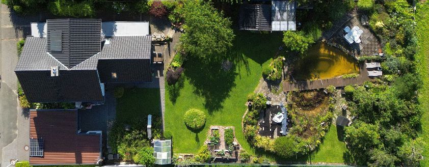 Traumhaus mit großem Garten und Schwimmteich in Auetal