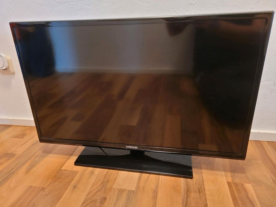 Samsung Fernseher UE32EH4003W 32 Zoll TV in Köln
