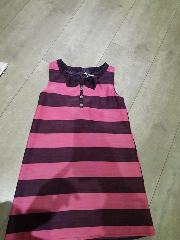 H&M festliches Kleid Gr 122 lila pink neuw in Illerrieden