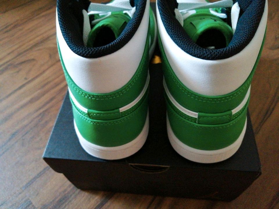 AIR JORDAN 1 MID LUCKY GREEN GRÖßE 41 *NEU * in Remseck am Neckar