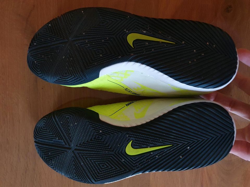 Nike Fußballschuhe Phantom indoor  36,5 in Bad Homburg