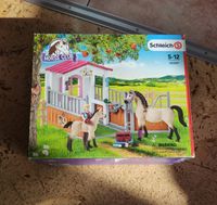 Schleich 42369 Pferdebox mit Arabern und Pferdepflegerin Horse Bayern - Nordendorf Vorschau