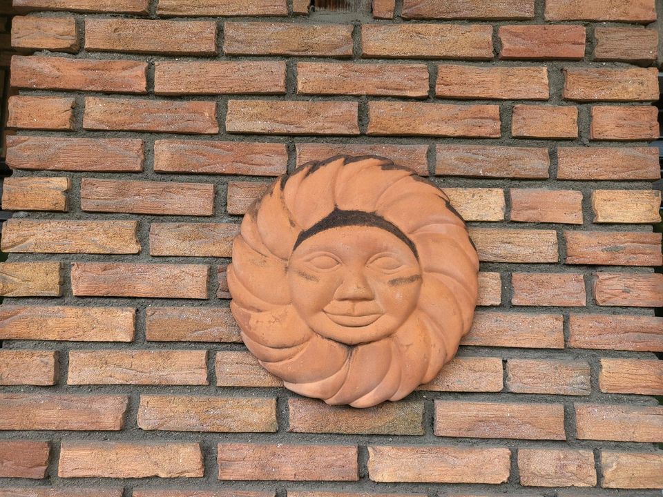 Gartendeko Sonne Wandbild "Gartenfigur" in Krefeld
