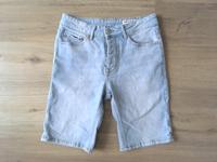 REVIEW Jeansshorts in Blau, mit Used-Details, Gr. S Nordrhein-Westfalen - Witten Vorschau