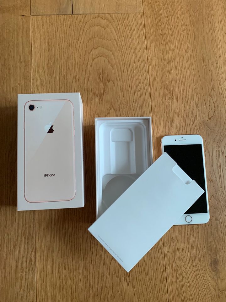 iPhone 8 *gold* 64GB *Akku-Kapazität 83% mit OVP plus Panzerglas in Wolfegg