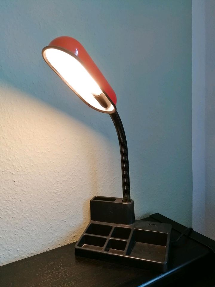 Schreibtischlampe mit integriertem Organizer in Schlüchtern