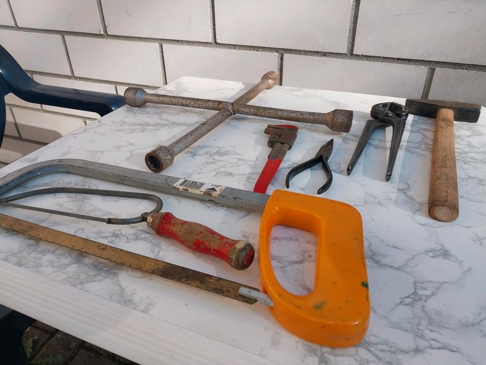 Werkzeug Knipex Zange Puk Säge Bügelsäge Spitzzange Hammer in Gelnhausen