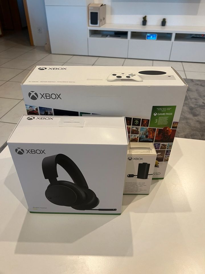 xBox Series S inkl Akku und Headset in Herxheim bei Landau/Pfalz