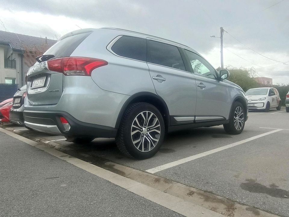 Mitsubishi Outlander in Lochhausen