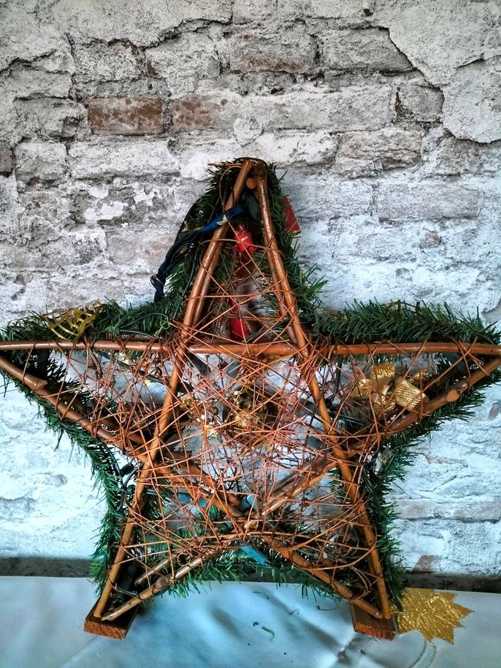 Stern mit Beleuchtung / Weihnachtsstern in Stadtoldendorf