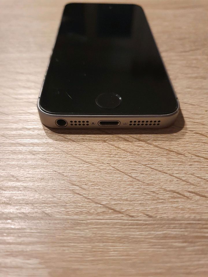 Apple Iphone SE  64 GB  **mit neuem Akku** in Gelsenkirchen