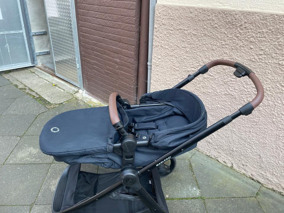 Blauer Kinderwagen Maxi-Cosi + Babywanne auch in Blau in Neuss