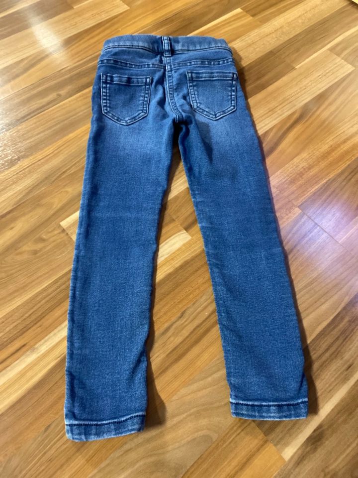 Jeans mit Glitzerstreifen Größe 110 C&A in Weissach