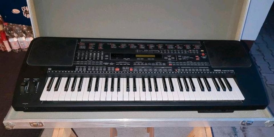 Yamaha Keyboard PSR 5700 mit Case in Lampertheim